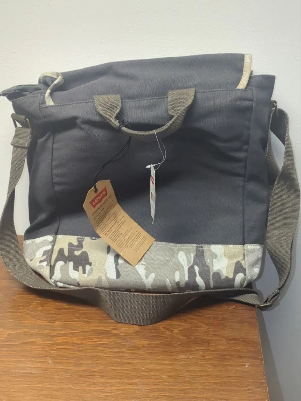 Levi's Gray Canvas Messenger Bag Camouflage Edge Sutherland Messenger Laptop Bag
